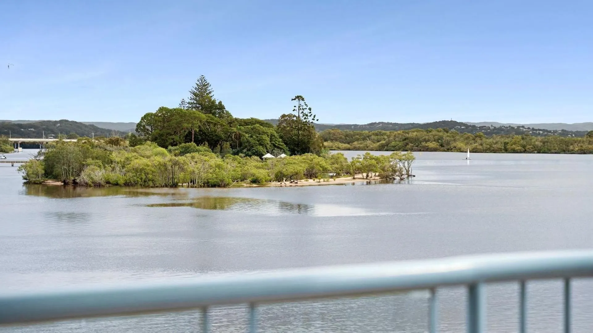 Stunning Rooftop Retreat With Private Jacuzzi Maroochydore 0*,  Australien