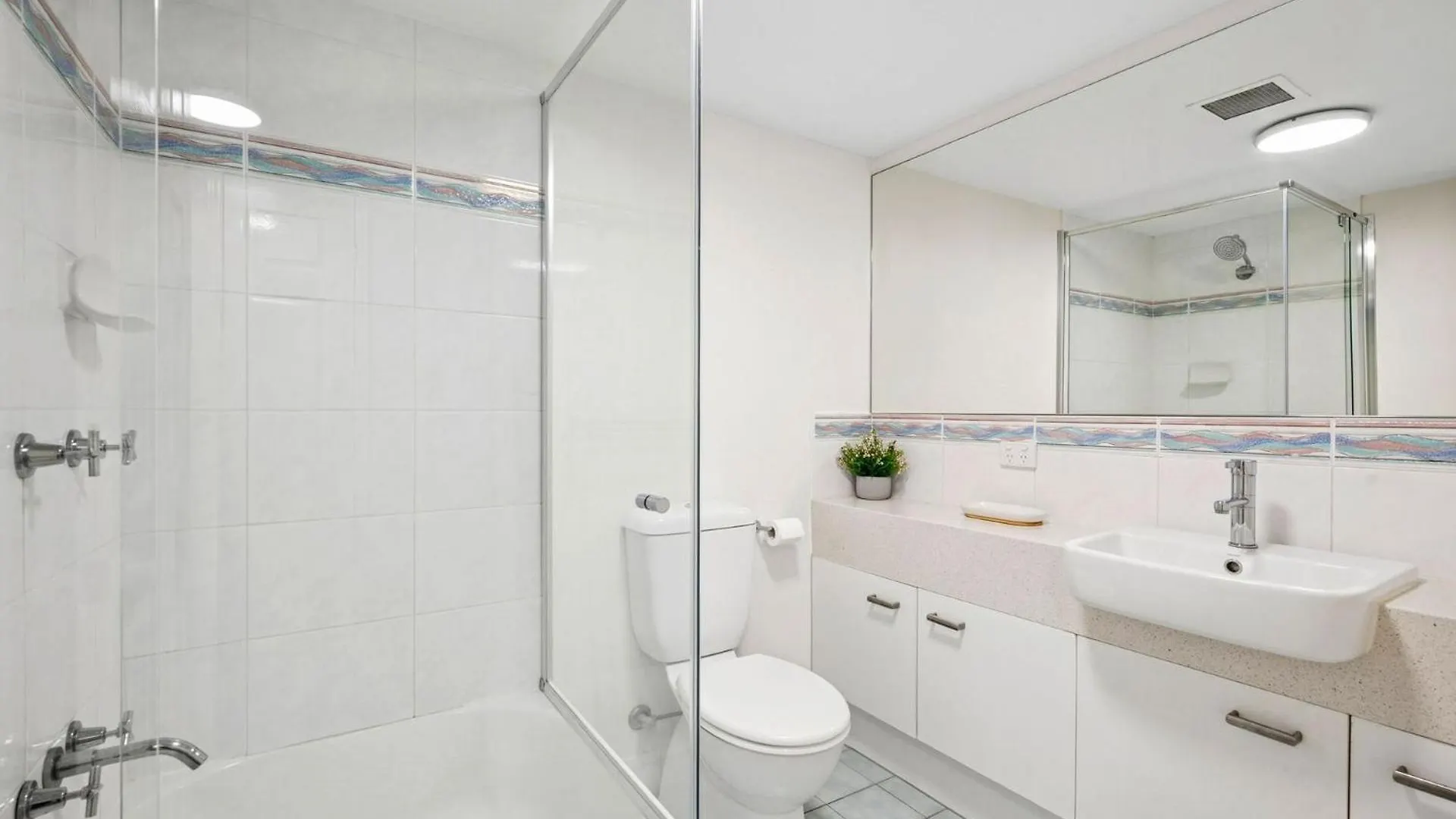 Stunning Rooftop Retreat With Private Jacuzzi Maroochydore
