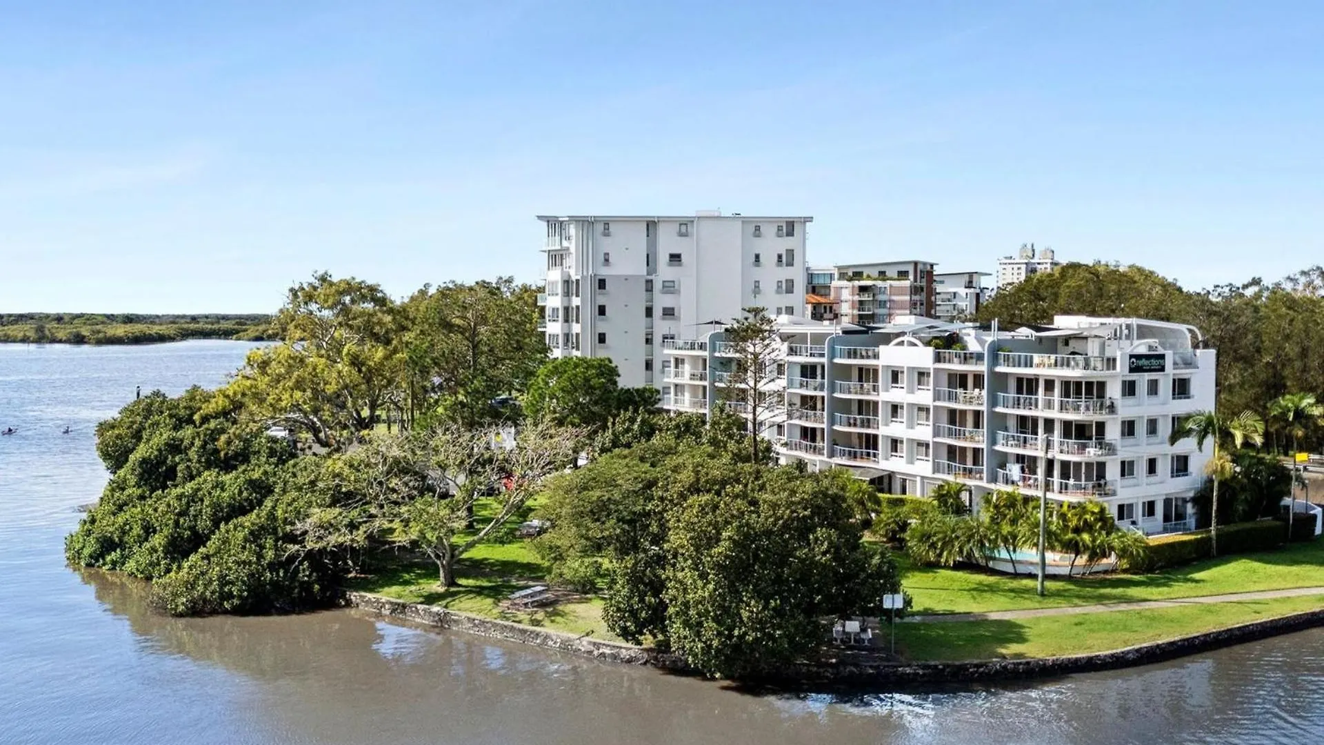 Stunning Rooftop Retreat With Private Jacuzzi Maroochydore Australien